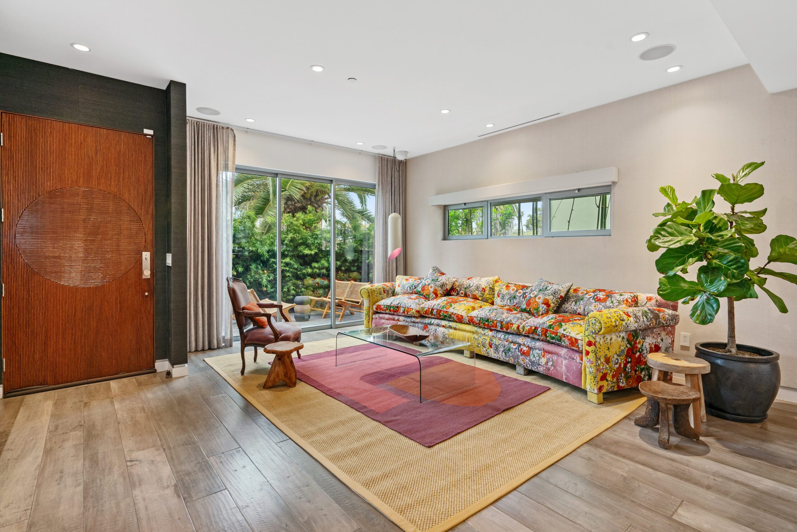 The spacious and colorful living room blend beautifully with the outdoor elements.