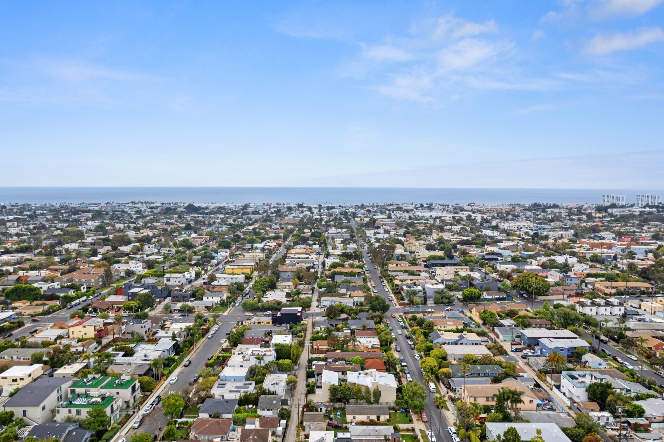 Just a 10-minute walk, 3-minute bike ride, or 1-minute drive away from the iconic Venice Beach.